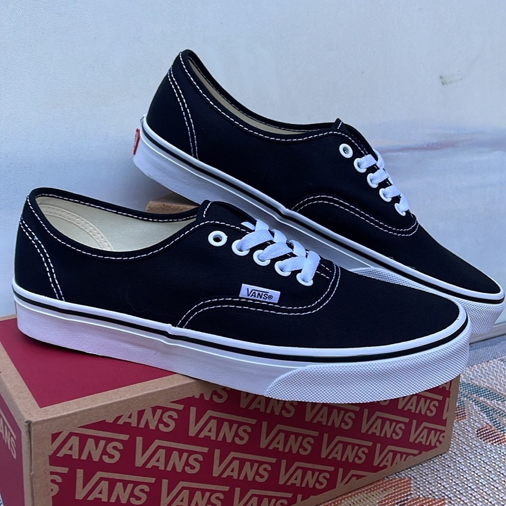 Vans Men’s Authentic Black
VN000EE3BLK
Sneakers - Picture 8 of 16